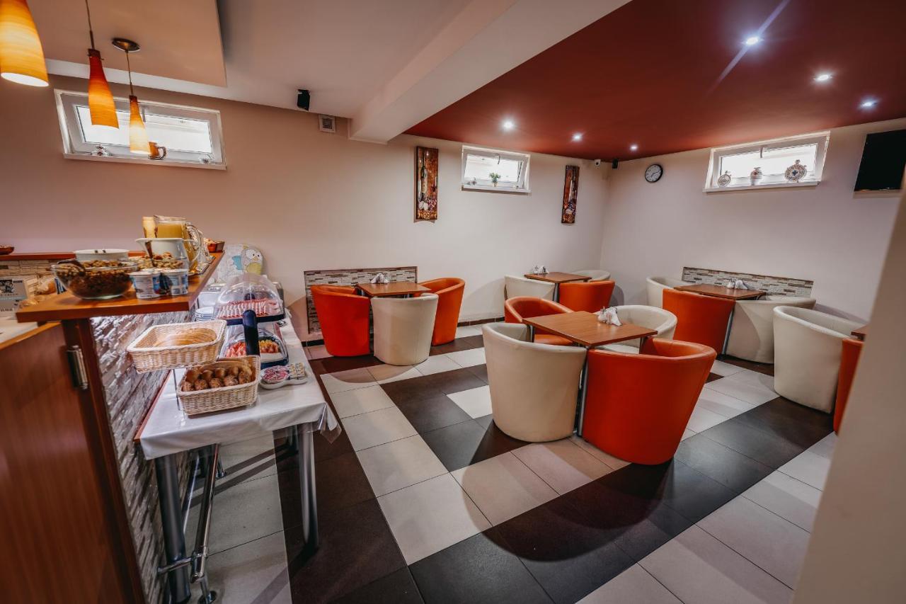 City Penzion Hotell Košice Exteriör bild