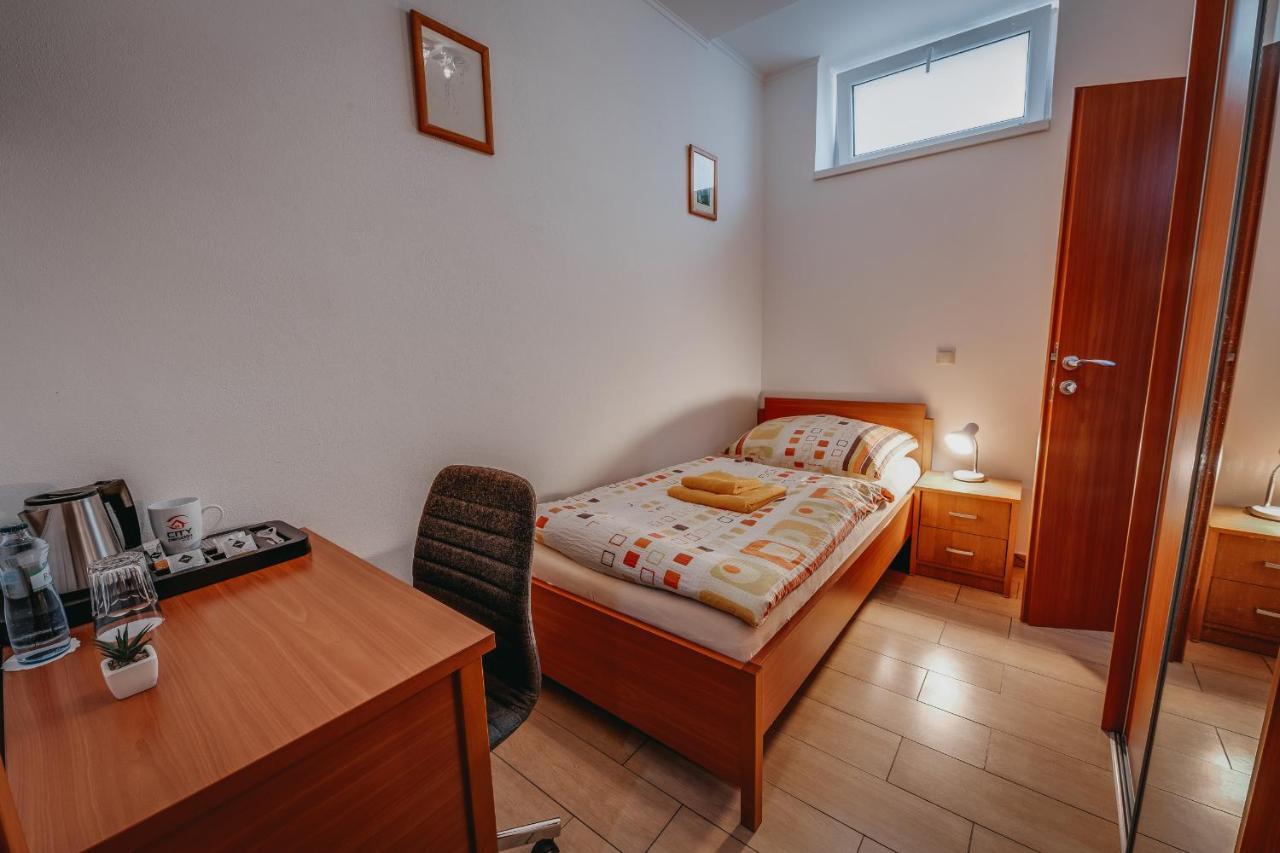 City Penzion Hotell Košice Exteriör bild