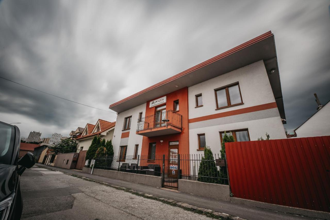 City Penzion Hotell Košice Exteriör bild