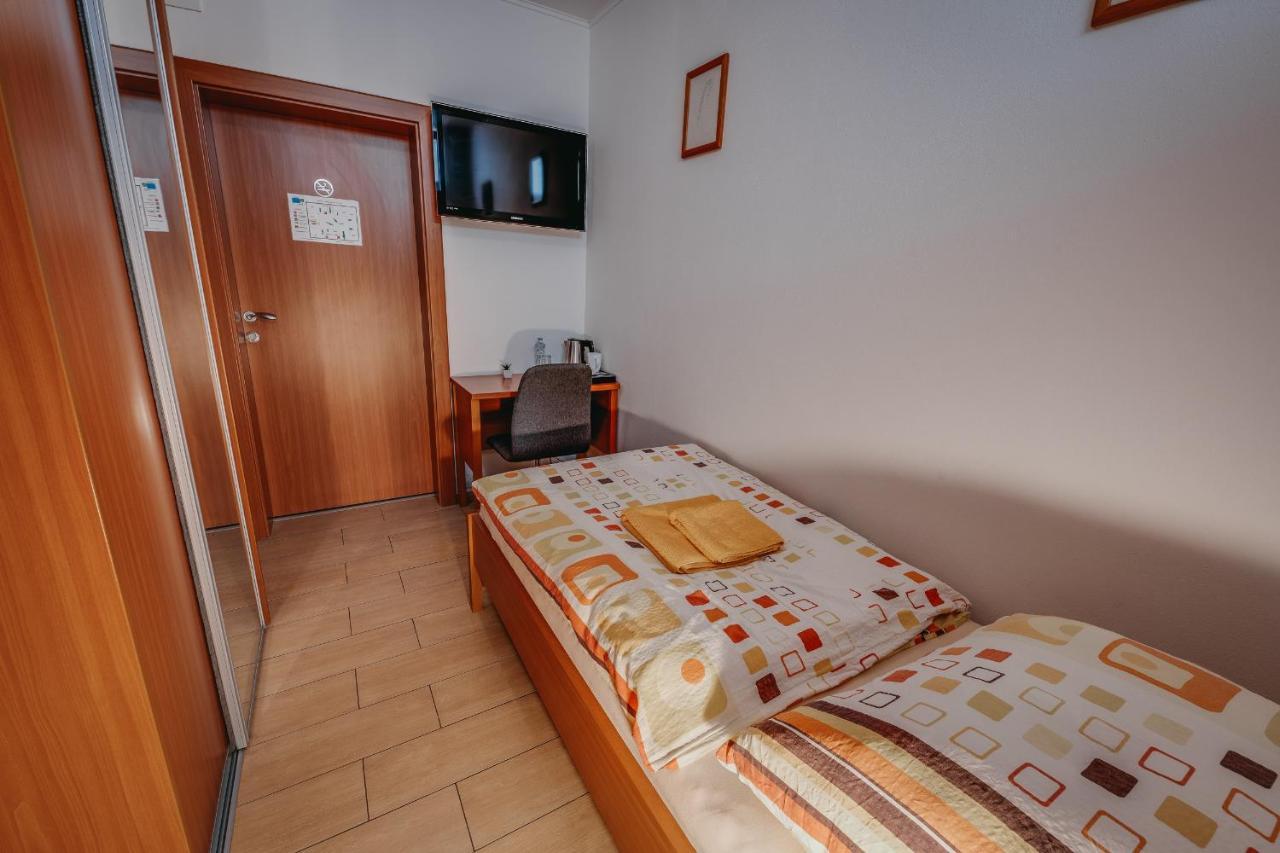 City Penzion Hotell Košice Exteriör bild